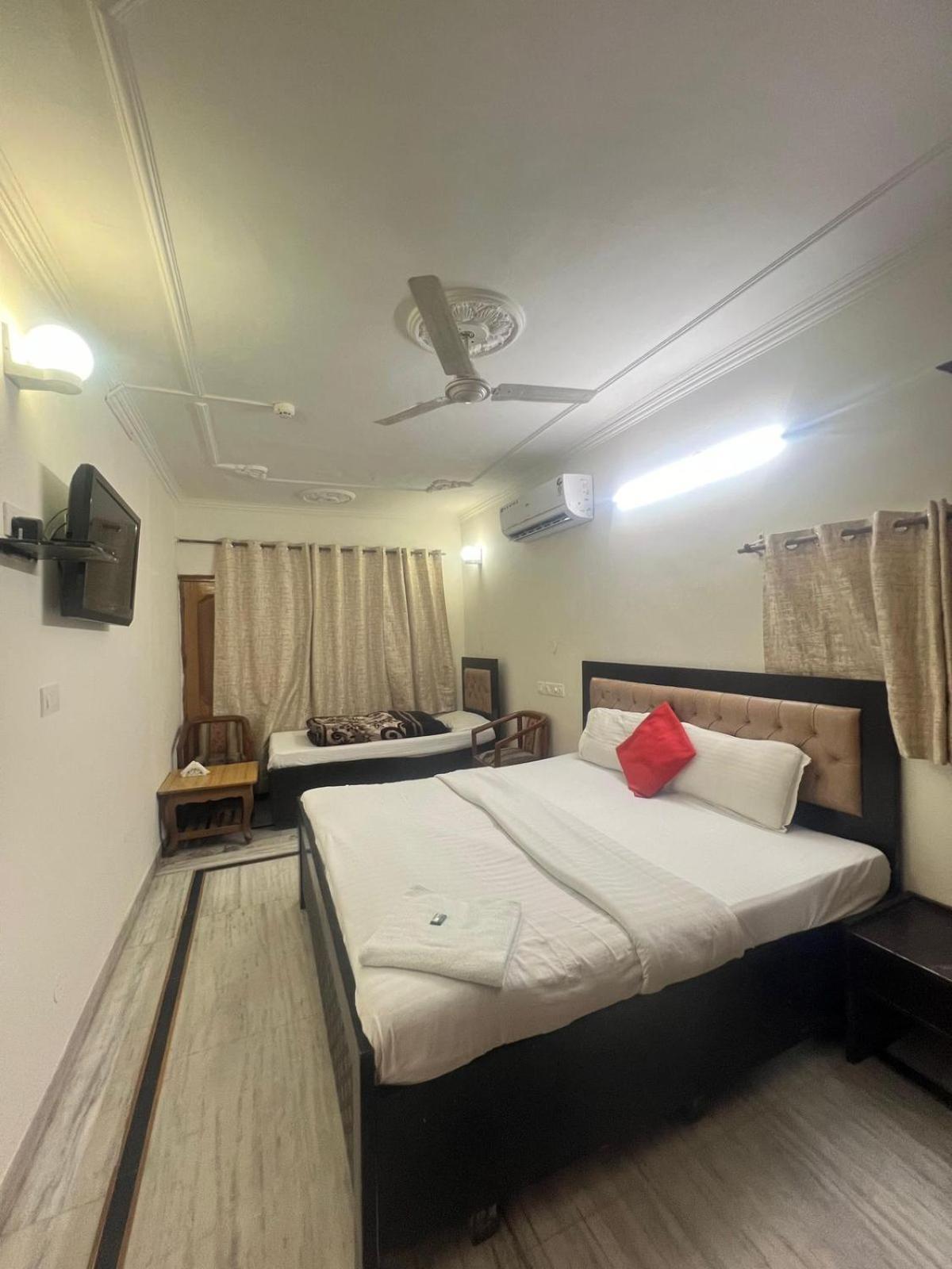 Hotel Majestic Chandigarh Exterior photo